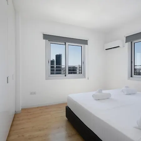 Urban 10th Floor - 2 Bdr Apartment *