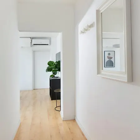 Urban 10th Floor - 2 Bdr Appartamento